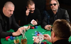 Passen Sie auf die Pokergegner auf!