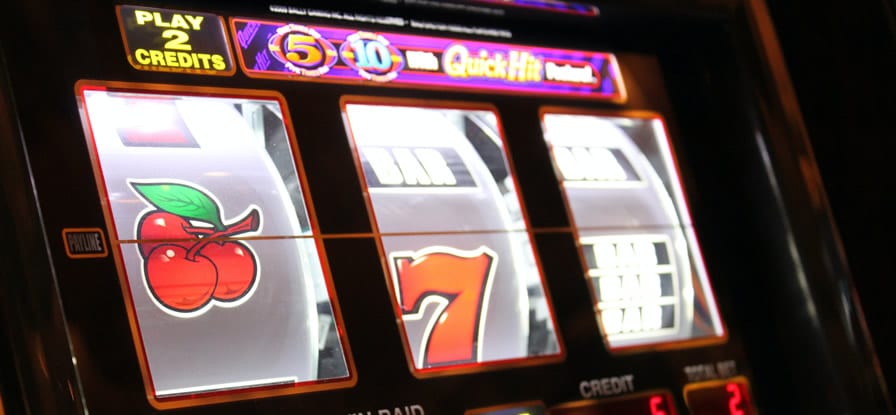 Poker oder Slots: Was passt besser zu welchem Spielertypen?