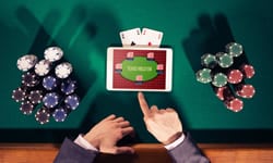 Poker spielen im Internet und die Chancen (Wahrscheinlichkeit) berechnen