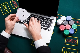 Seriöse Anbieter finden – für Poker- und Slot-Fans leichter geworden