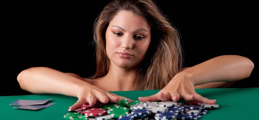 Strip Poker Regeln » für Partys, Paare und Online Spiele